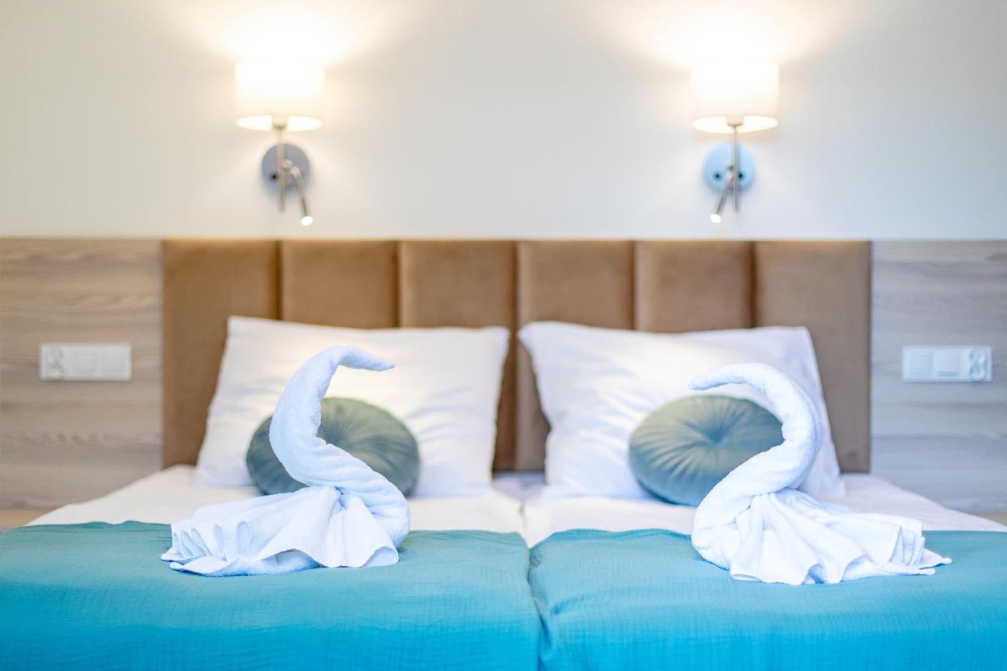 Apartamenty Przy Plazy Z Basenem Z Podgrzewana Woda I Mini Spa - Osrodek Kolonijno-Wczasowy Mewa Niechorze Exteriör bild