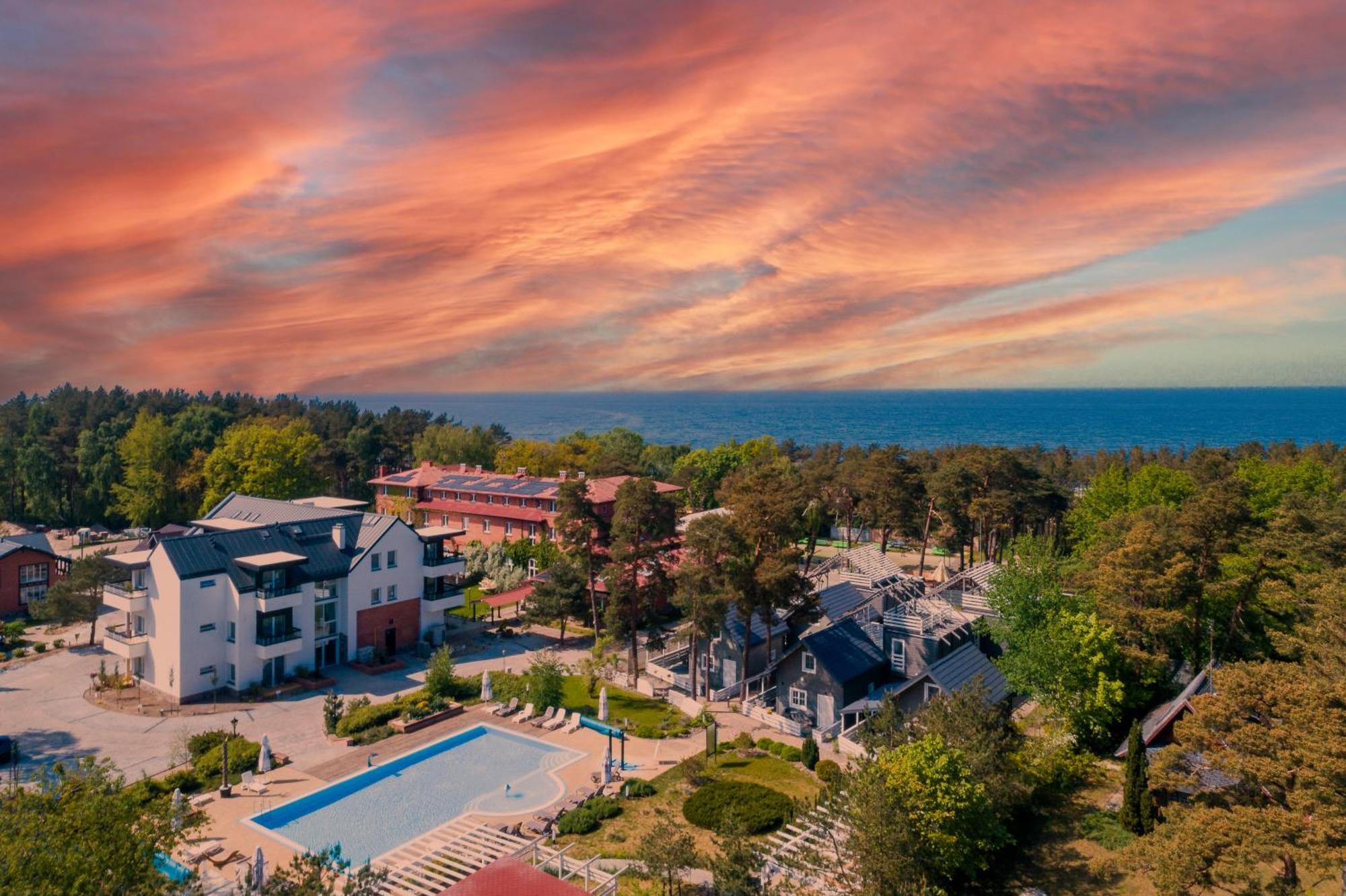 Apartamenty Przy Plazy Z Basenem Z Podgrzewana Woda I Mini Spa - Osrodek Kolonijno-Wczasowy Mewa Niechorze Exteriör bild